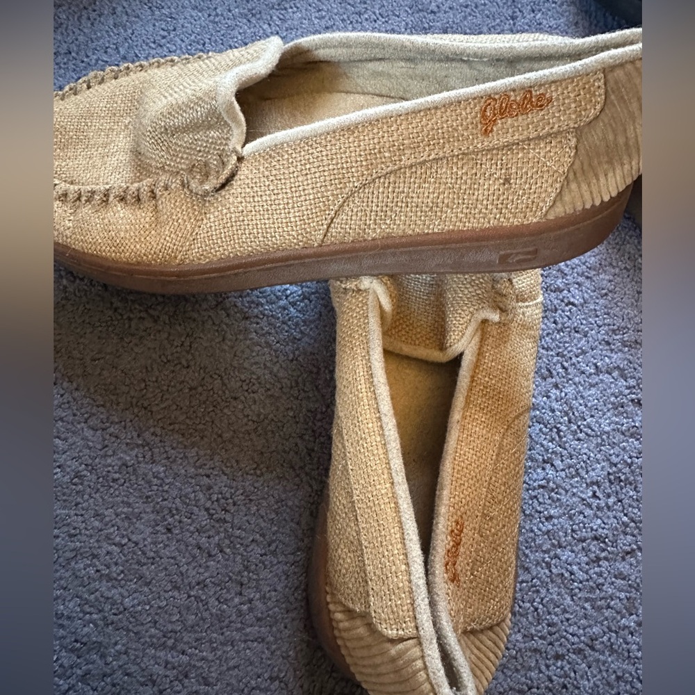 Men’s Globe slip-on shoes
Size 12 - Picture 2 of 3